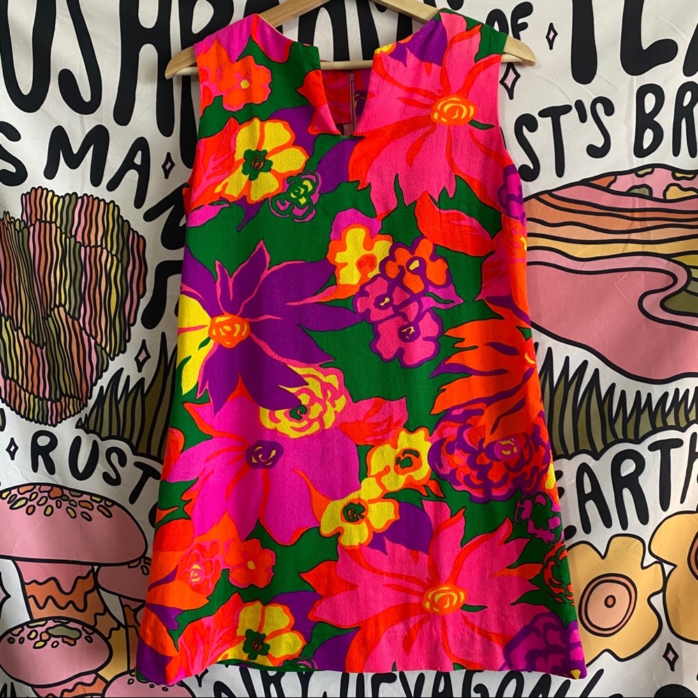 Gorgeous bright 60s mini Hawaiian dress